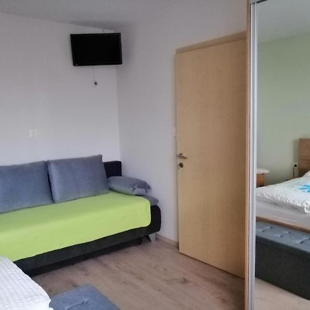 Campingblick-Gaestehaus-Ferienwohnungen Подерсдорф-ам-Зе Экстерьер фото